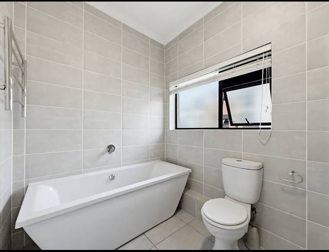 2 BEDROOM APARTMENT TO LET IN BALLITO CENTRAL